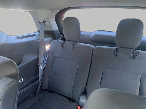 Used 2024 Ford Explorer XLT AWD/4WD image 12