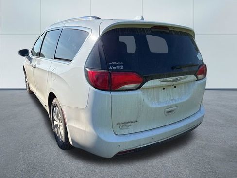 Used 2018 Chrysler Pacifica Touring-L Plus FWD image 2