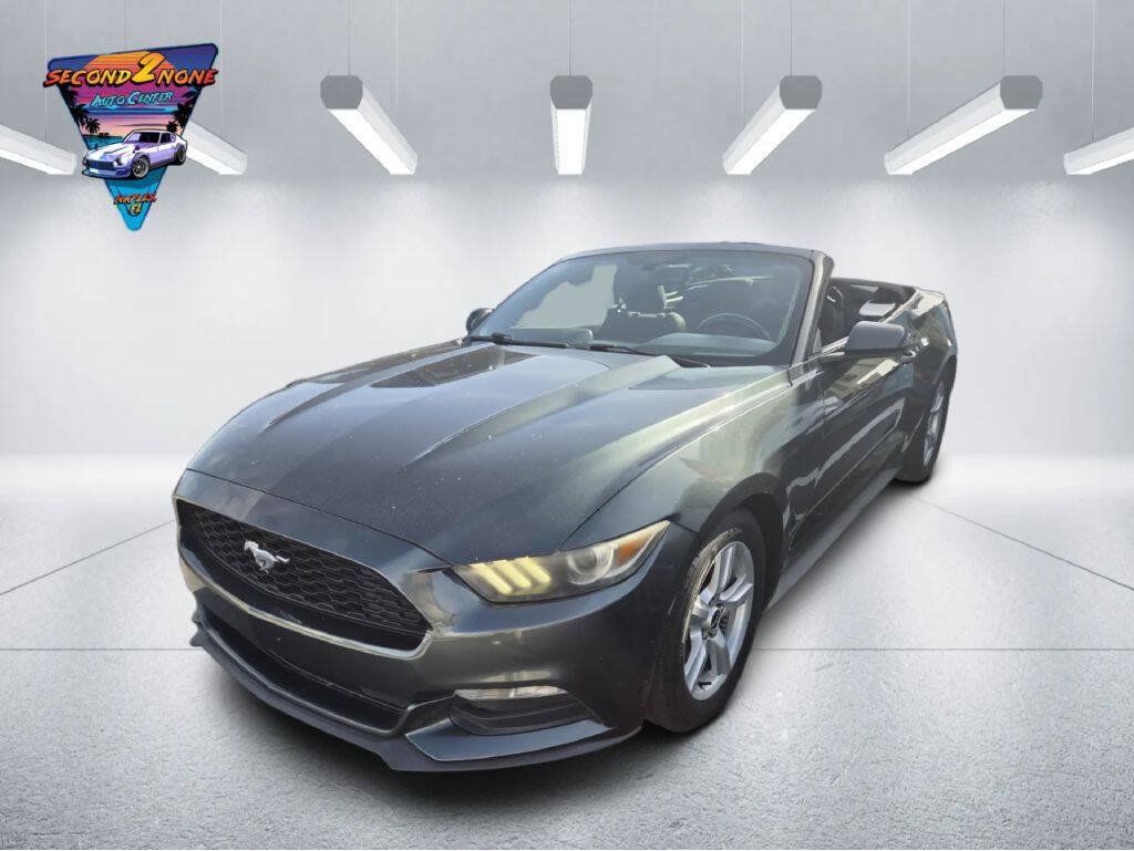 Used 2015 Ford Mustang Convertible RWD image 4