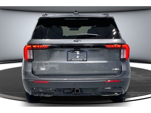 Used 2025 Ford Explorer ST-Line image 6