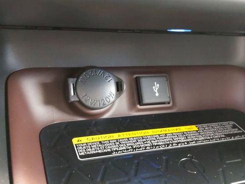 Used 2021 Toyota RAV4 Limited image 22