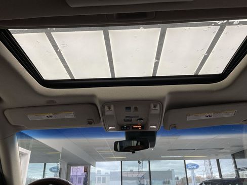 Used 2018 Cadillac Escalade Premium Luxury image 21