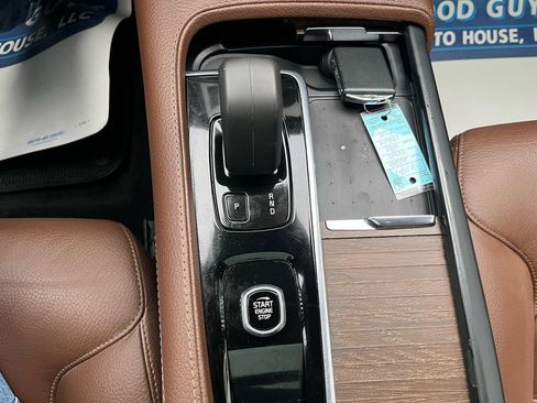 Used 2022 Volvo V90 B6 Cross Country image 13