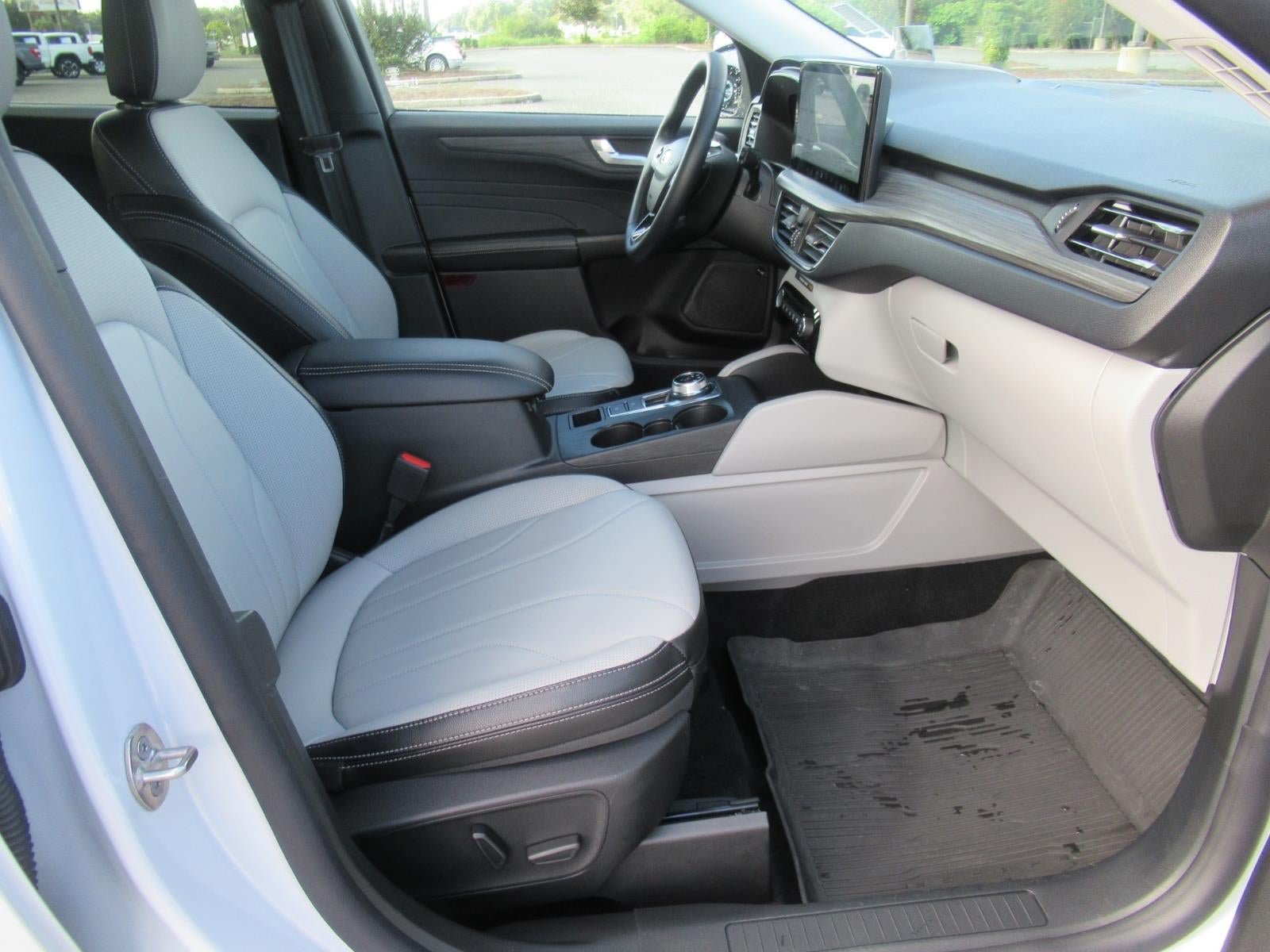 Used 2025 Ford Escape Platinum w/ Premium Technology Package AWD/4WD image 10