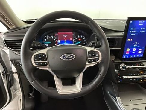 Used 2023 Ford Explorer Limited w/ Limited Technology Package AWD/4WD image 14
