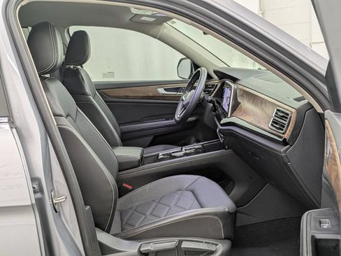 Used 2024 Volkswagen Atlas SE AWD/4WD image 18