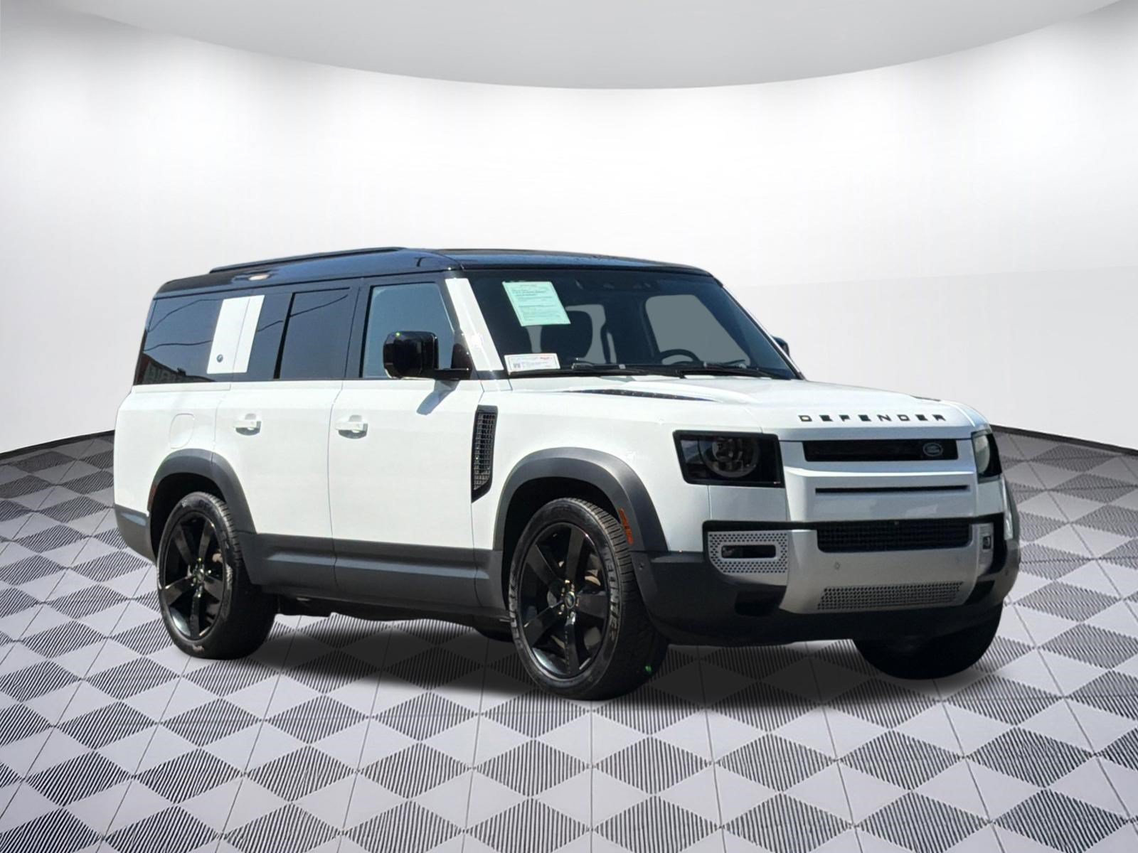 Used 2023 Land Rover Defender 130 SE AWD/4WD image 7