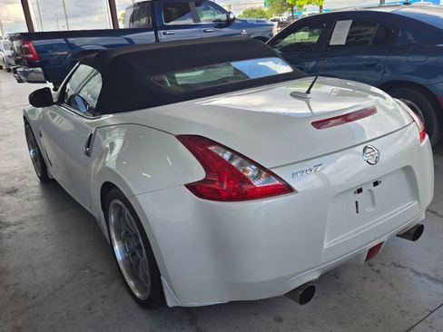 Used 2016 Nissan 370Z Touring image 3