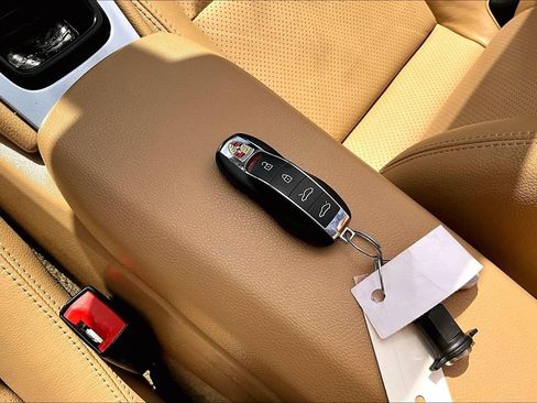 Used 2017 Porsche 718 Boxster RWD image 14