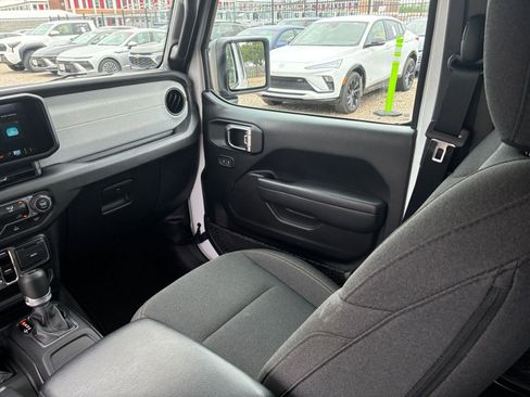 Used 2025 Jeep Wrangler Unlimited Sport AWD/4WD image 34