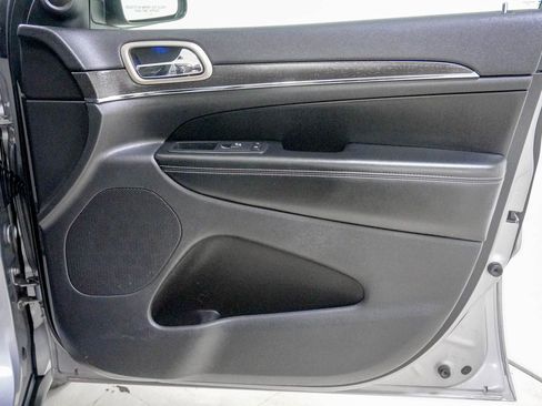 Used 2017 Jeep Grand Cherokee Limited w/ Luxury Group II image 33