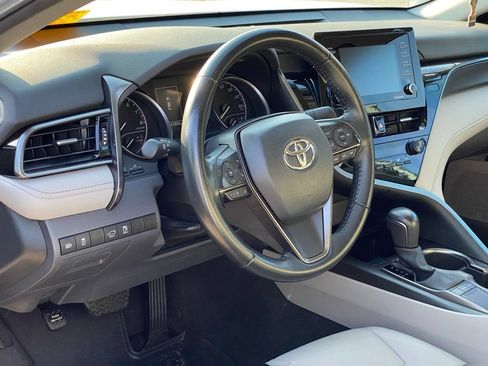 Used 2023 Toyota Camry SE FWD image 5