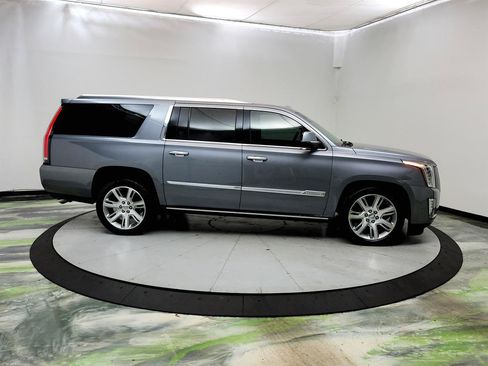 Used 2019 Cadillac Escalade ESV Premium Luxury AWD/4WD image 4