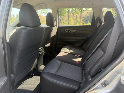 Used 2019 Nissan Rogue SV FWD image 13