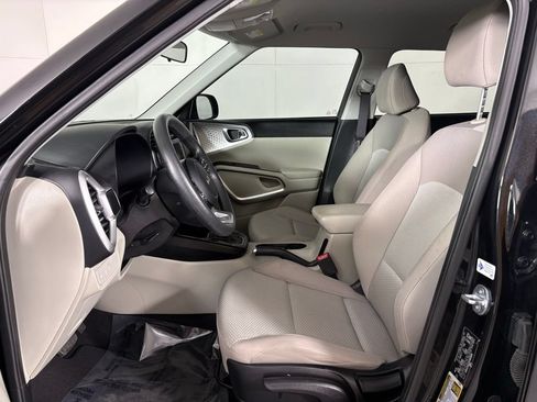Used 2023 Kia Soul LX w/ Option Group 015 FWD image 16