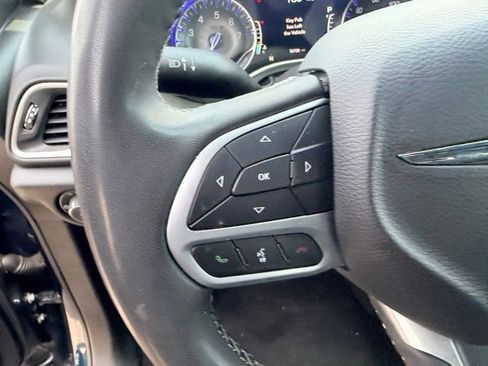 Certified 2025 Chrysler Pacifica Select image 22