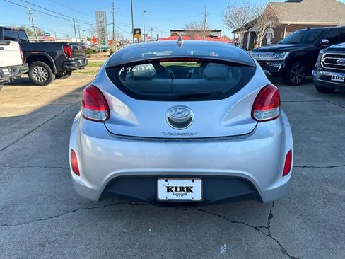 Used 2012 Hyundai Veloster image 4