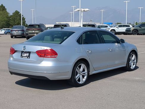 Used 2015 Volkswagen Passat 1.8T SE FWD image 3