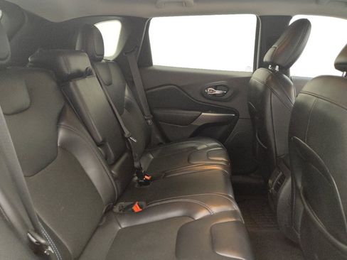 Used 2020 Jeep Cherokee Latitude Plus AWD/4WD image 19