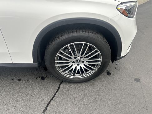 Used 2025 Mercedes-Benz GLC 300 4MATIC w/ Driver Assistance Package image 13