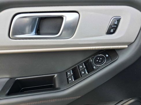 Used 2025 Ford Explorer Active image 23
