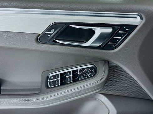 Certified 2023 Porsche Macan Turbo image 11