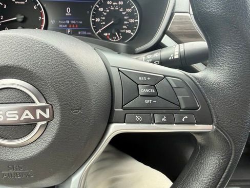 Used 2025 Nissan Altima 2.5 SV FWD image 33