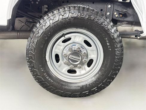 Used 2023 Ford F250 XL w/ FX4 Off-Road Package AWD/4WD image 29
