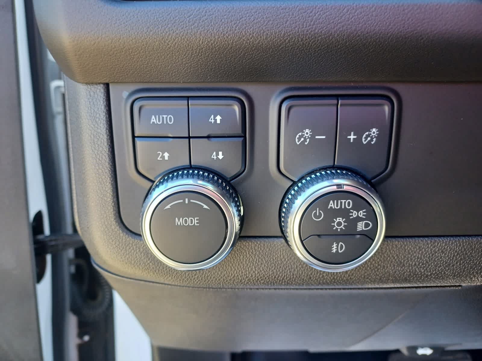 Used 2021 GMC Yukon AT4 w/ AT4 Premium Package AWD/4WD image 18