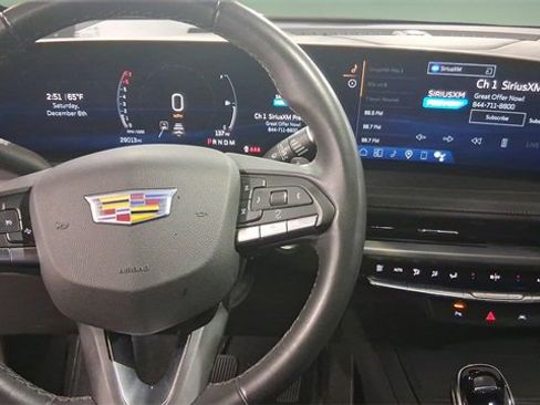 Used 2025 Cadillac XT4 Premium Luxury image 12