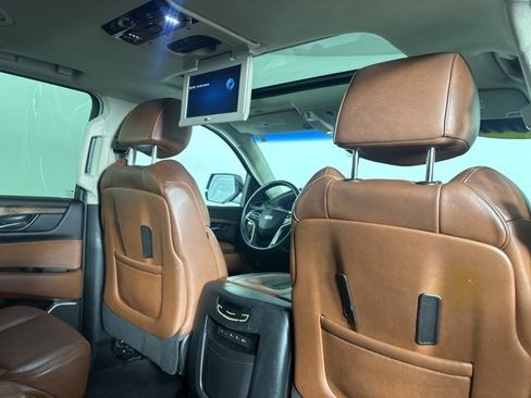 Used 2017 Cadillac Escalade ESV Luxury image 15
