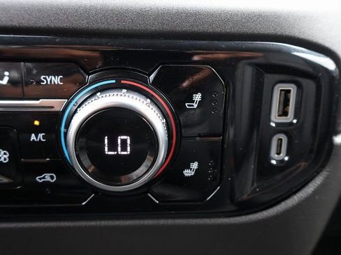 Certified 2025 GMC Sierra 1500 SLT AWD/4WD image 34
