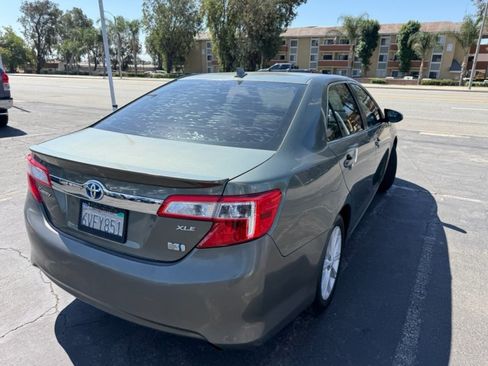 Used 2012 Toyota Camry XLE w/ Leather Pkg FWD image 9