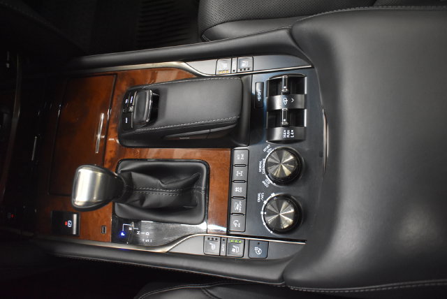 Used 2021 Lexus LX 570 4WD w/ Luxury Package image 29