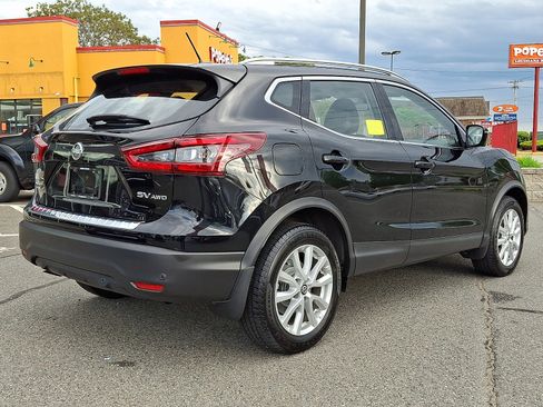 Certified 2022 Nissan Rogue Sport SV w/ Technology Package AWD/4WD image 7