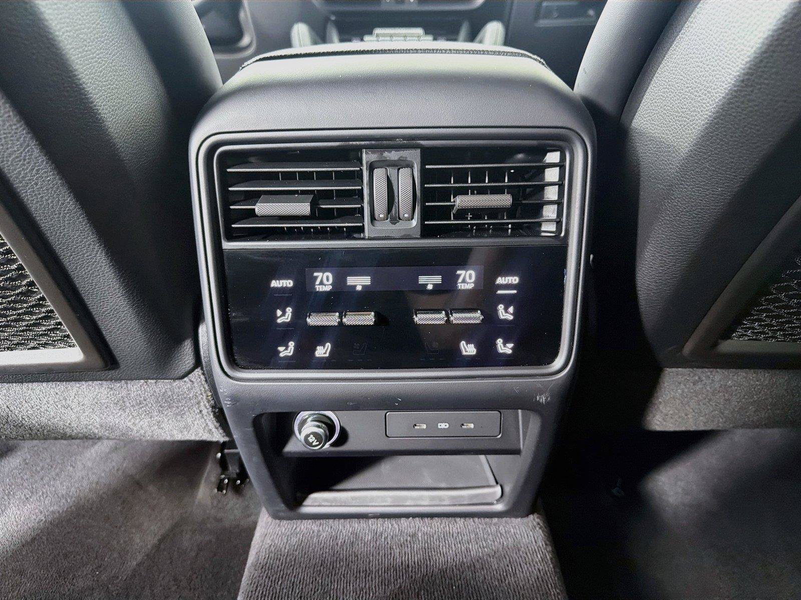 Certified 2024 Porsche Cayenne Coupe AWD/4WD image 18