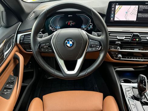 Used 2023 BMW 530e w/ Convenience Package image 15