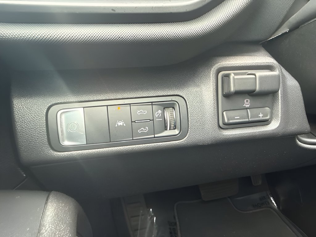 Used 2025 Chevrolet Silverado EV LT AWD/4WD image 24
