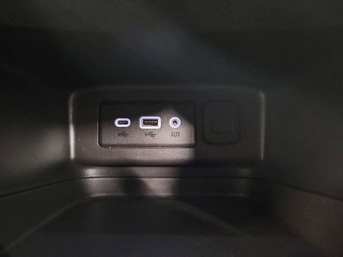 Used 2019 Chevrolet Equinox LT image 18