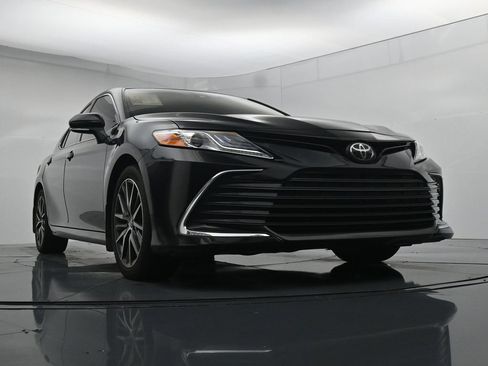 Used 2024 Toyota Camry XLE FWD image 18