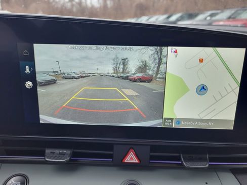 New 2025 Hyundai Elantra Limited image 23