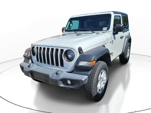Used 2021 Jeep Wrangler Sport AWD/4WD image 3