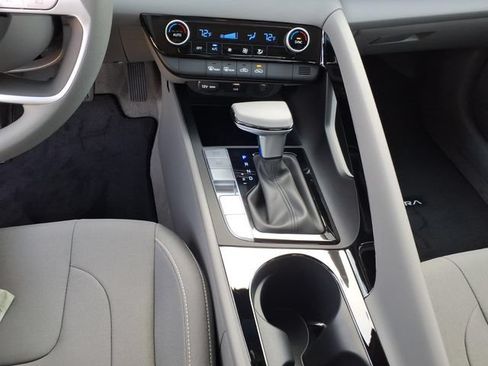 New 2026 Hyundai Elantra Hybrid FWD image 18