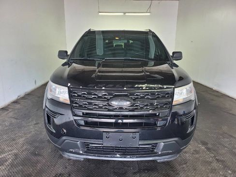 Used 2018 Ford Explorer XLT image 2