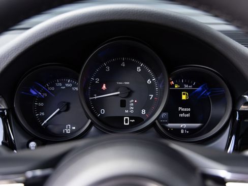 Certified 2026 Porsche Macan AWD/4WD image 13