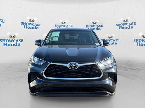 Used 2022 Toyota Highlander L FWD image 6