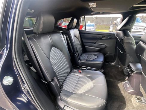 Used 2023 Toyota Highlander XSE AWD/4WD image 32