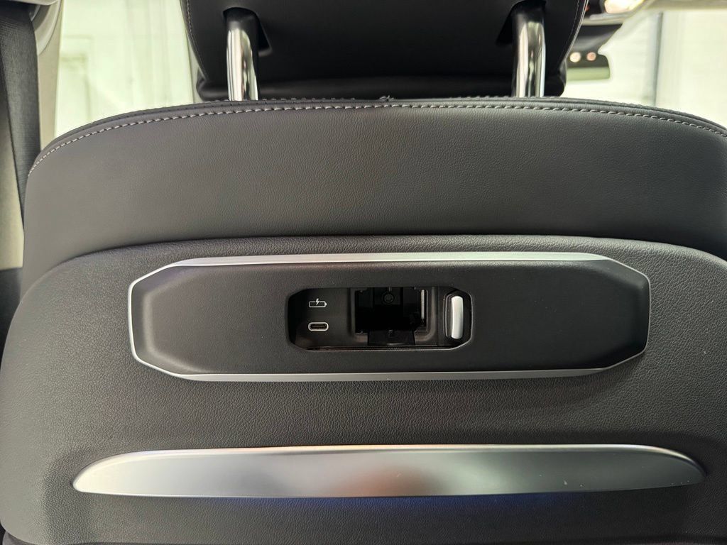 Used 2023 BMW X7 xDrive40i AWD/4WD image 29