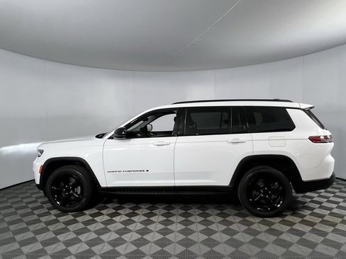 Used 2023 Jeep Grand Cherokee L Limited w/ Luxury Tech Group II image 10