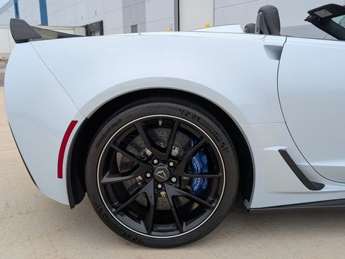 Used 2018 Chevrolet Corvette Z06 w/ Carbon 65 Edition RWD image 35